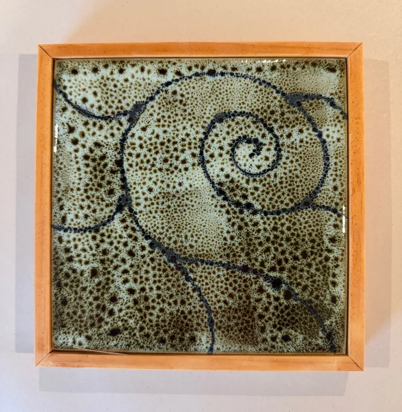 Framed trivet/hotplate: D26