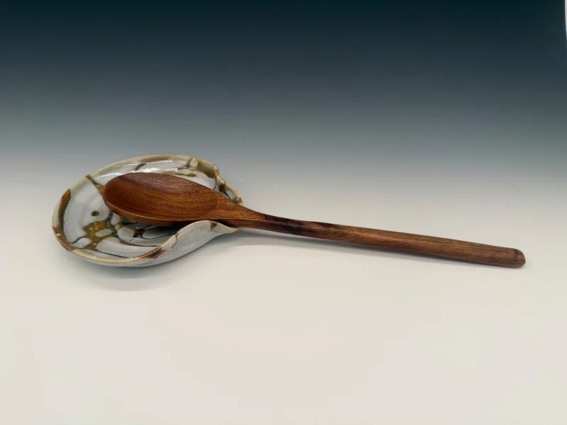 Porcelain spoon holder: D30