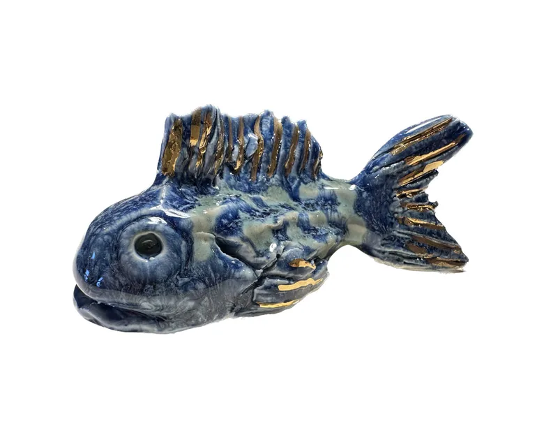 Small porcelain fish: D8