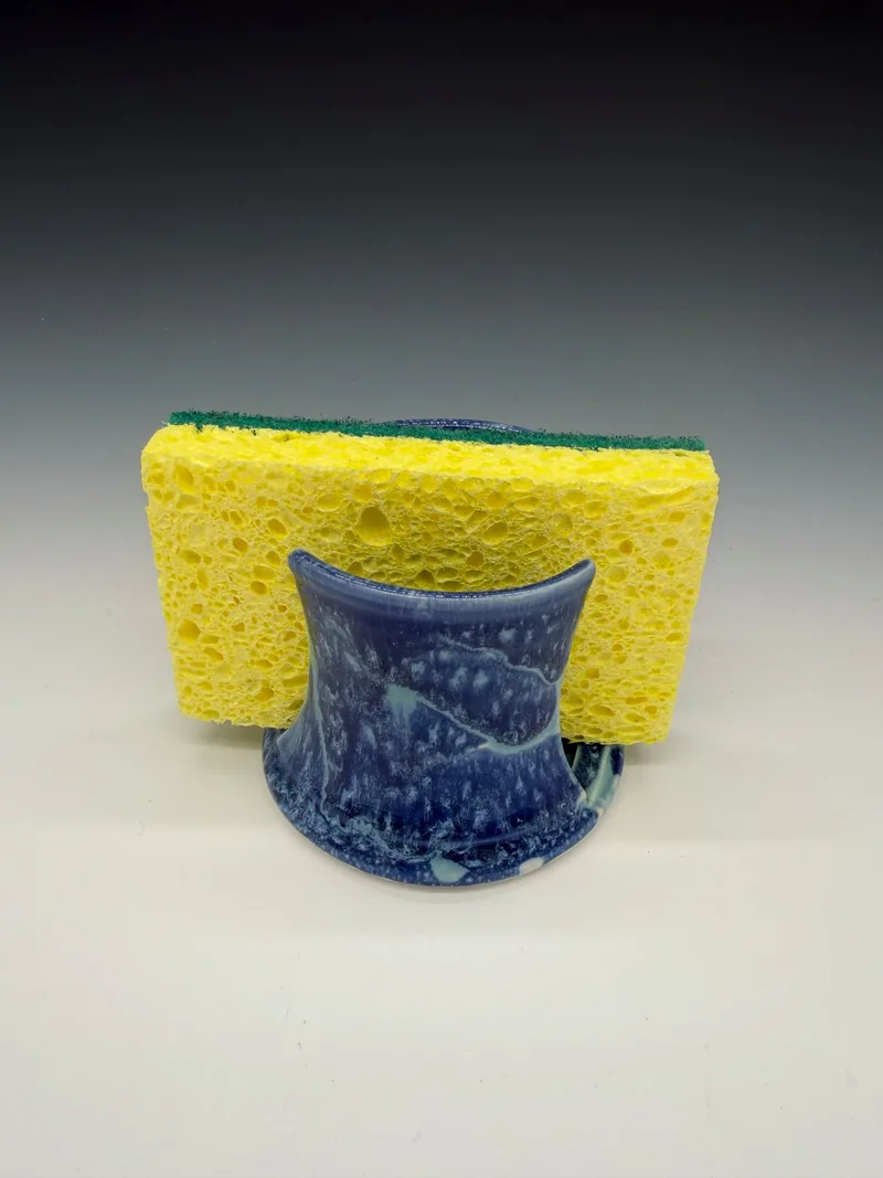Porcelain sponge holder: D8