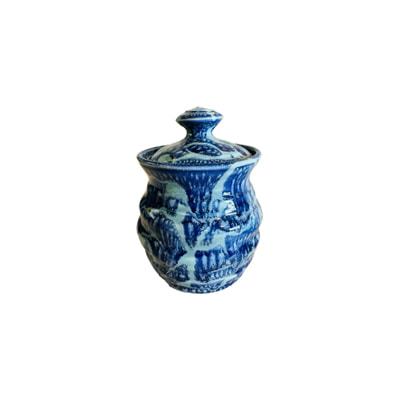 Porcelain sugar bowl: D8