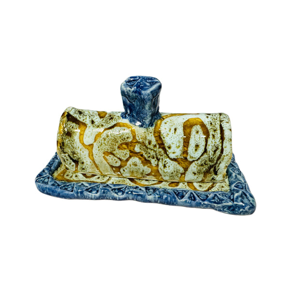 Porcelain butter dish: D17