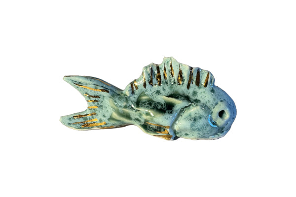 Small porcelain fish: D6