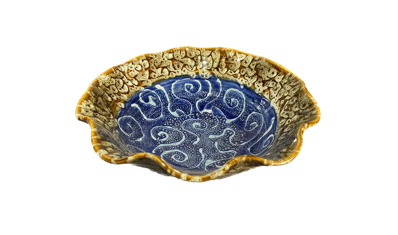 Large porcelain bowl: D4