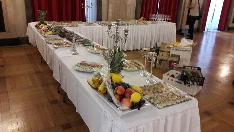 iznajmljivanje stolova cena