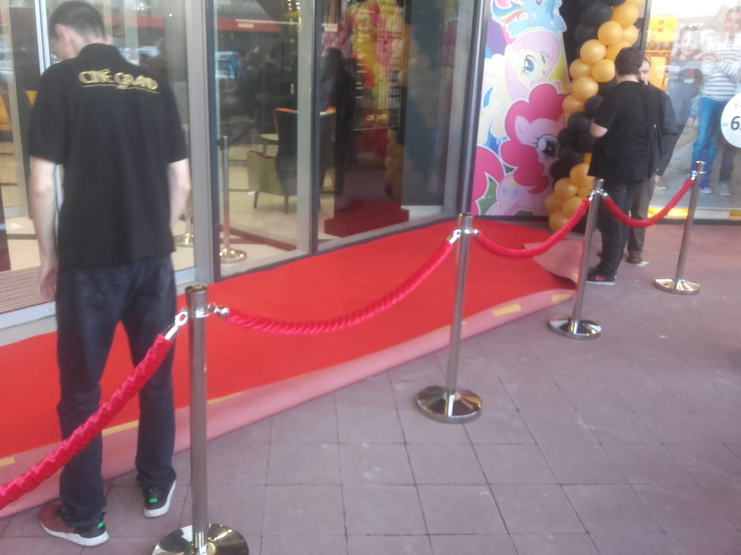 Stubovi sa kanapima za iznajmljivanje