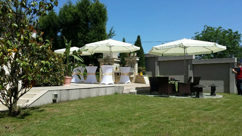 barski stolovi za proslave na otvorenom