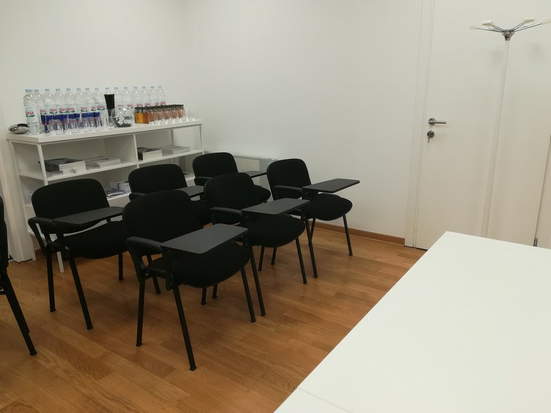 konferencijske stolice iznajmljivanje cena