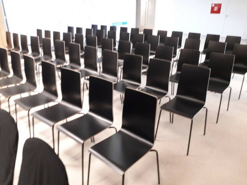 iznajmljivanje crnih stolica beograd