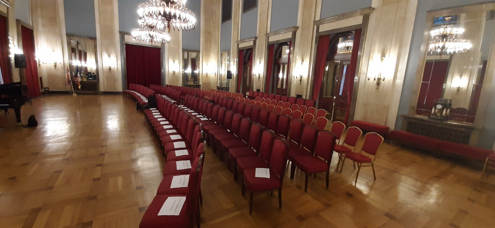 iznajmljivanje svecanih stolica za prijeme
