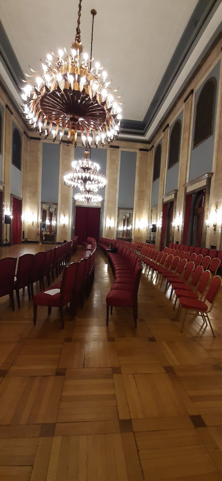 luksuzne stolice za rentiranje