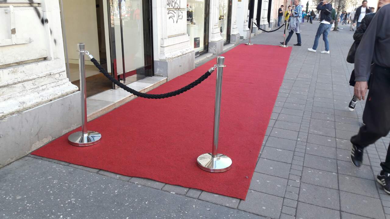 Crveni tepih staza za iznajmljivanje