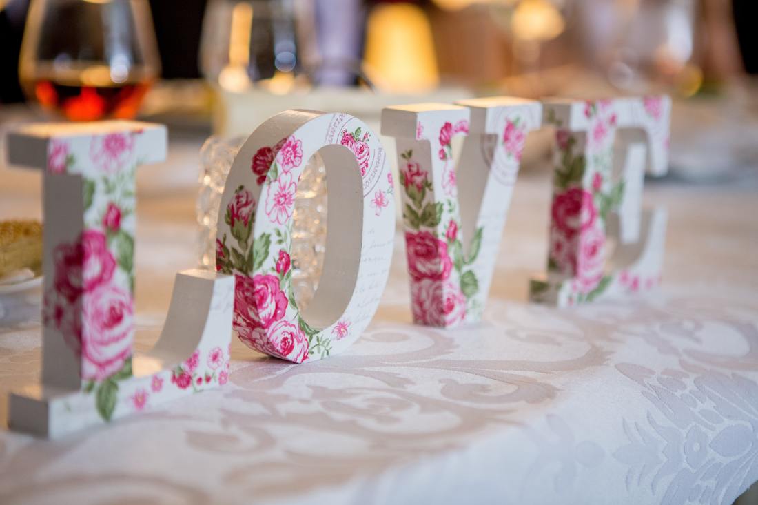 white love sign with pink roses