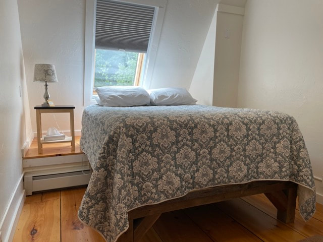 Queen bedroom