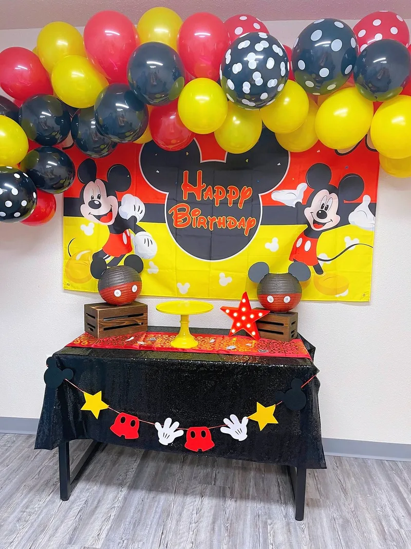 Mickey Mouse · Full Themed Décor