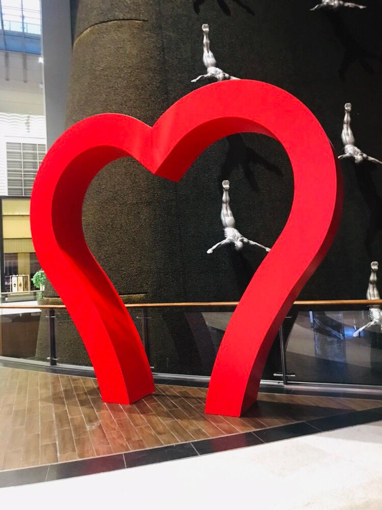 Steel heart sculpture Dubai Mall