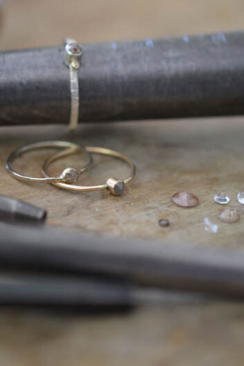 3 rings with loose stones and tools