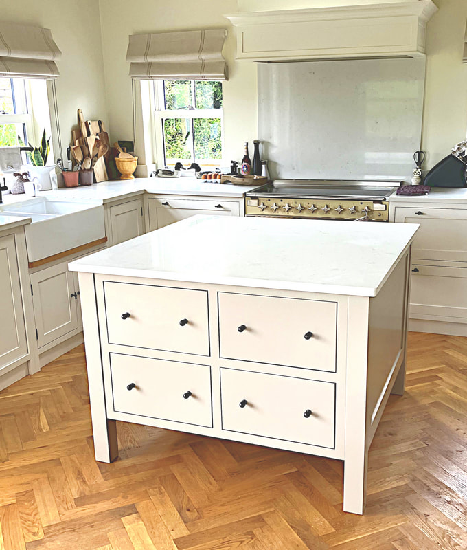 Elegant square kitchen island in Birdlip Gloucester with an integrated pull out bin and drawers