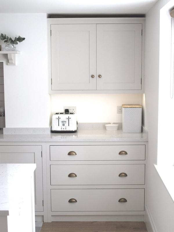 Bespoke shaker framed kitchen in Islington North London. Soft close birch ply drawers. Hand painted solid timber kitchen island . 
