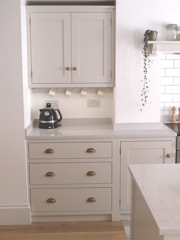 Bespoke shaker framed kitchen in Islington North London. Soft close birch ply drawers. Hand painted solid timber kitchen island . 