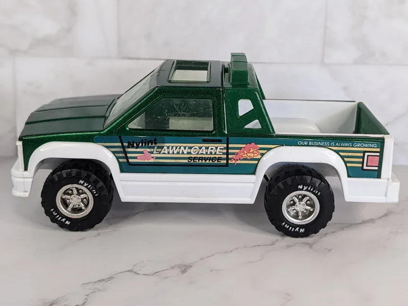 1989 Nylint Lawn Care Service Toy Truck