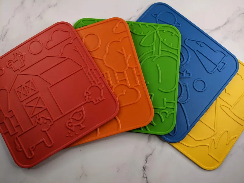 Set of 5 Tupperware Picture Plates