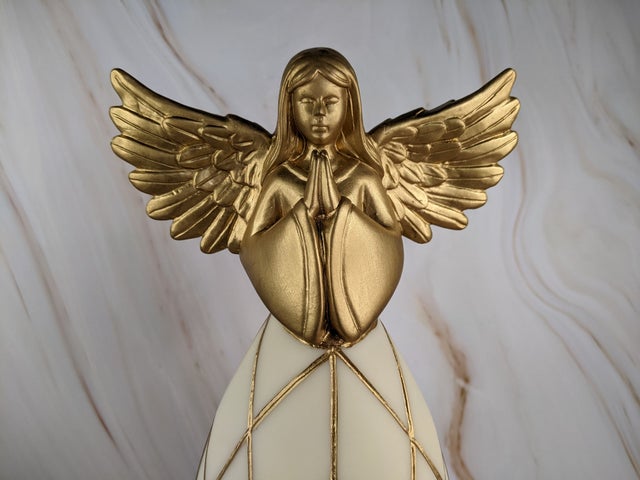Shop for Good Deals on Christmas Items and Seasonal Decor