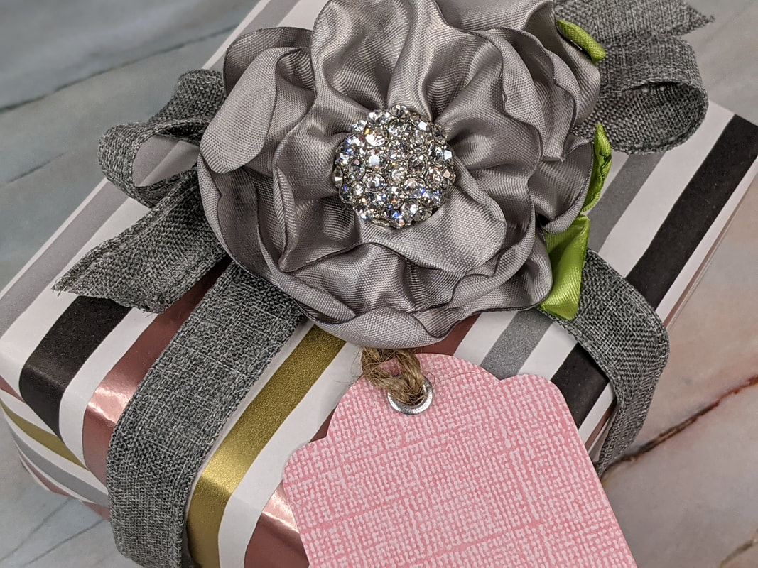 How to Wrap a Gift: Gift Wrapping Tutorial