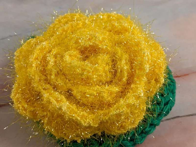 Flower Dish Scrubber with Handle