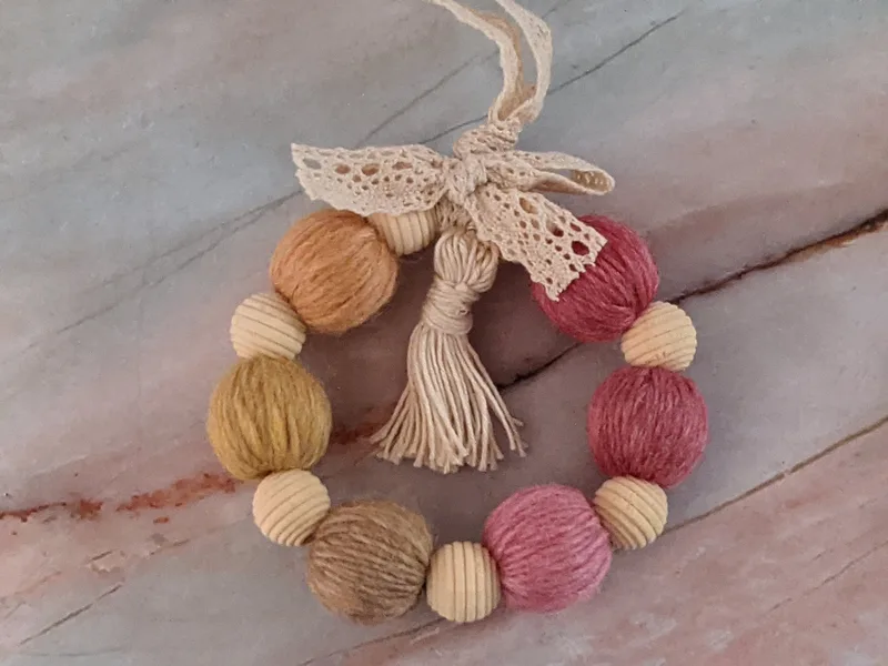 Color Yarn Bead Wreath with Cream Tassel