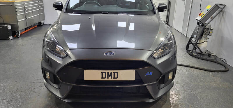 Ford Focus RS bonnet with ceramic coating showing deep gloss