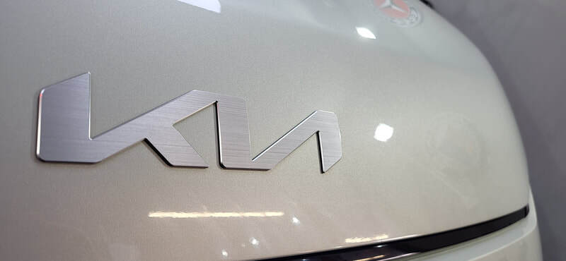 Stunning gloss on KIA EV3 bonnet after ceramic coating
