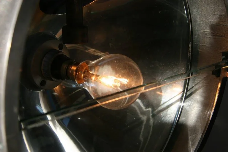 Restored Bullfinch Lamp light detail