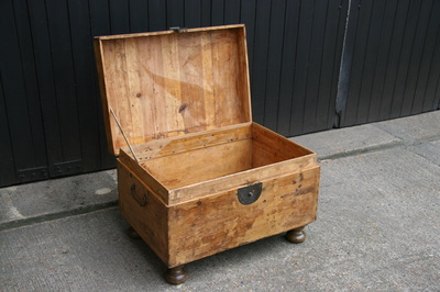 Upcycled chest / coffee table